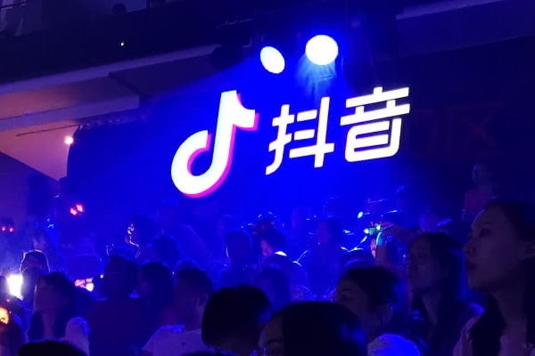 抖音直播唱歌赚钱吗？怎么赚钱？.jpg