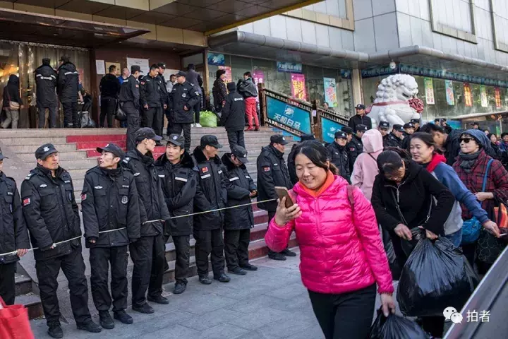 衣服10元3件，比双11还便宜！“动批”天和白马市场的最后交易战