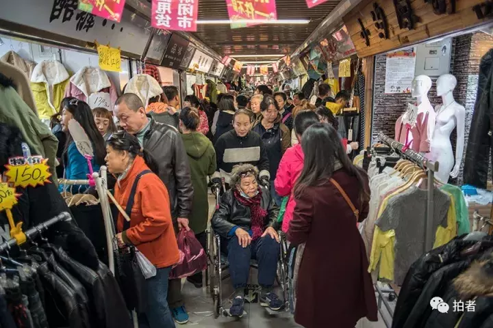 衣服10元3件，比双11还便宜！“动批”天和白马市场的最后交易战