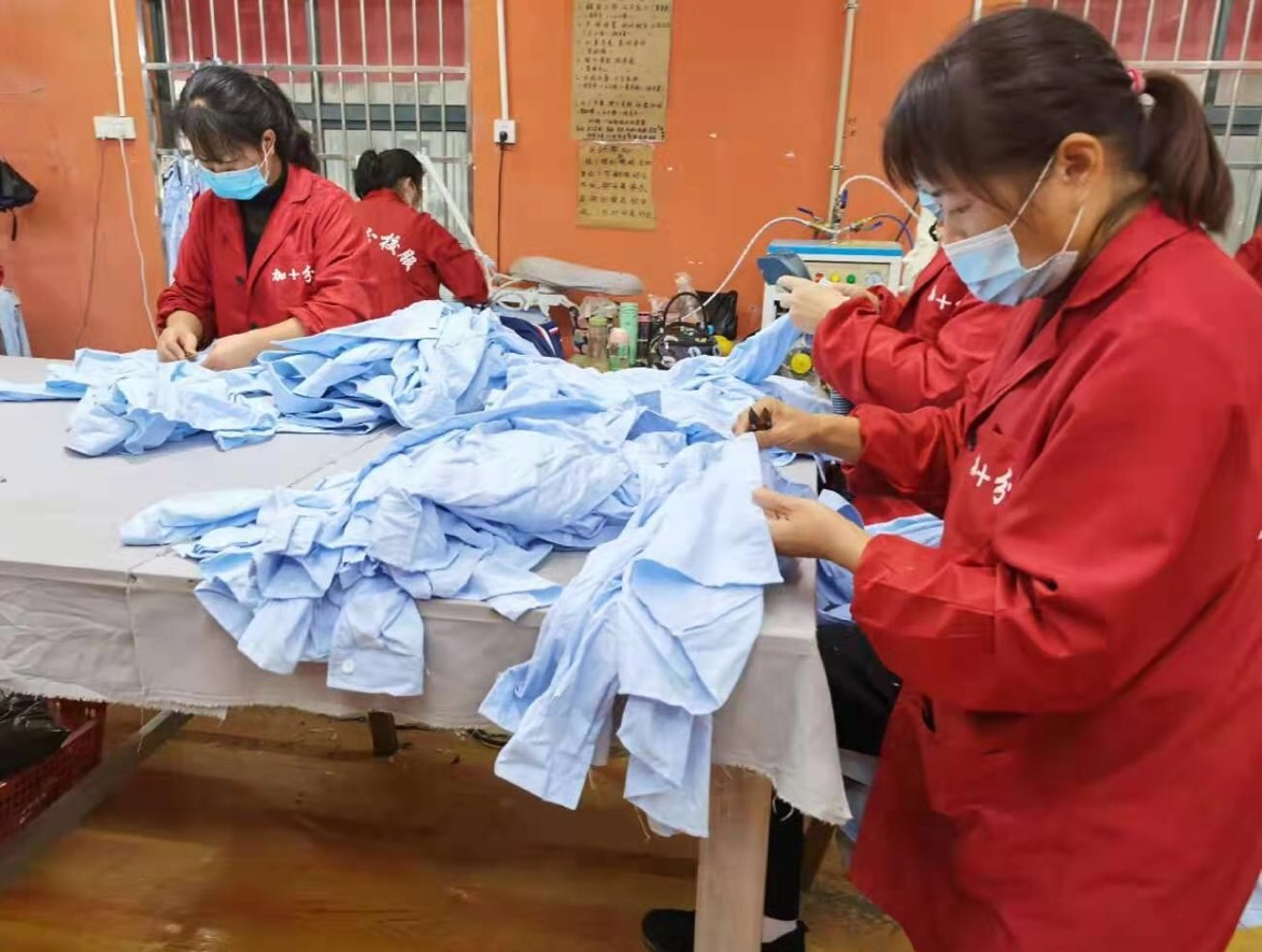 武汉励志服装厂走红：只招“宝妈”，疫情期间不裁人转型自救
