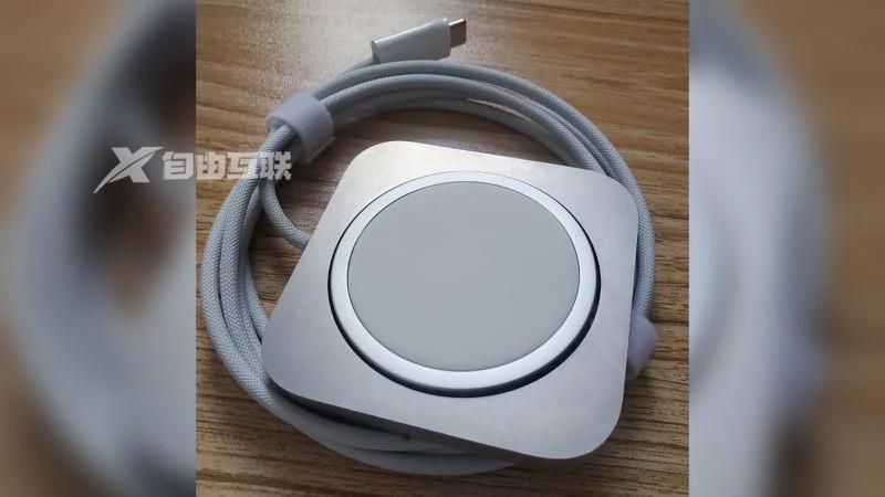 苹果尚未发布的 Apple Magic Charger 充电配件曝光插图1