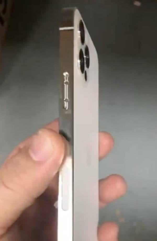 iphone12边框发绿 iPhone11屏幕边缘发绿