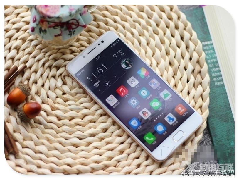 vivo Y67实测：前置1600万柔光自拍，知性美颜2.0，智慧引擎2.0，分屏应用