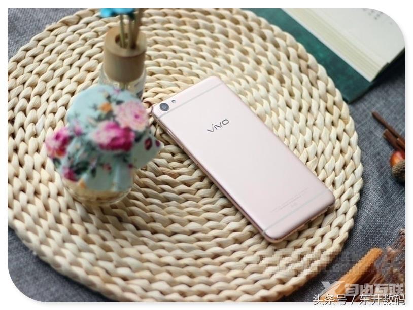 vivo Y67实测：前置1600万柔光自拍，知性美颜2.0，智慧引擎2.0，分屏应用