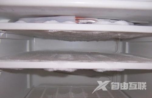 美凌冰箱冷藏室里冻冰怎么办（冰箱冷藏室结冰最简单的解决方法）(2)