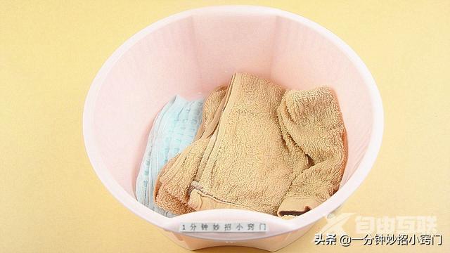 如何清洗洗衣机内部的污垢（洗衣机用久了里面很脏用什么清洗）(5)
