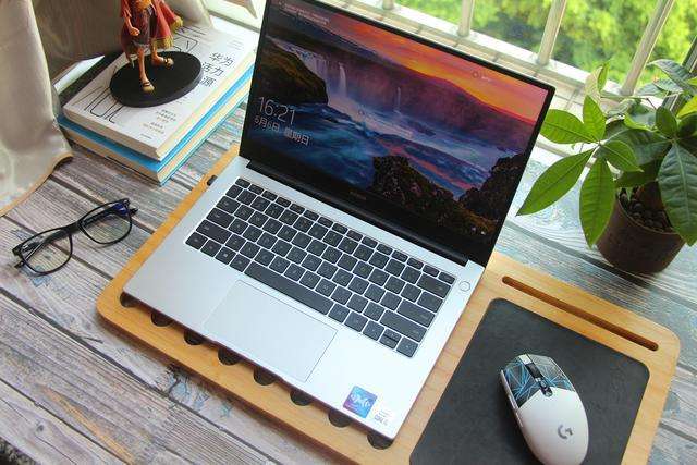 macbook电脑白痴 macbookpro一直白苹果