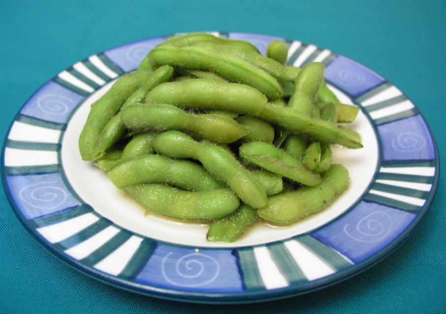毛豆壳属于什么垃圾？ 毛豆壳应该扔进哪个垃圾桶里？