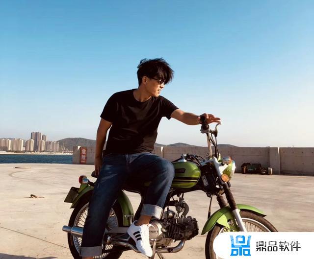 第一个下载抖音的人是谁(第一个下载抖音的人是谁他刷抖音时在看什么)