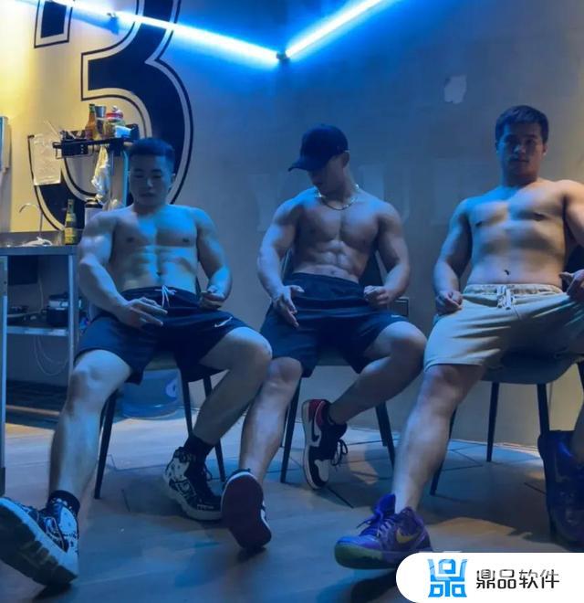 大男孩完美的身材什么歌抖音(大男孩完美的身材什么歌)