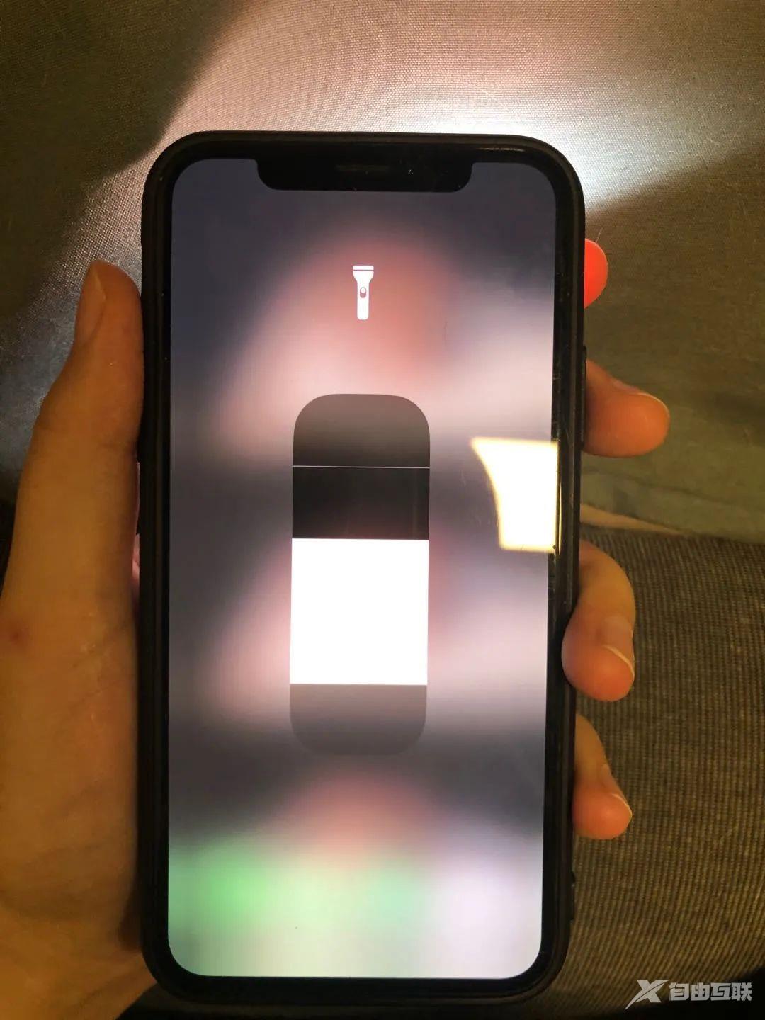 iPhone 闪光灯土嗨操作，真上头！