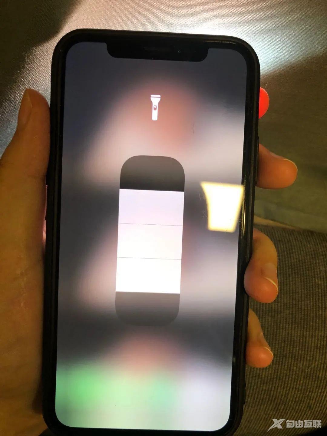 iPhone 闪光灯土嗨操作，真上头！