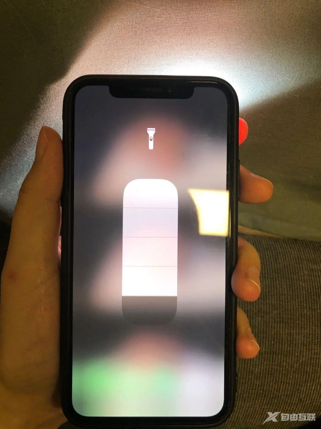 iPhone 闪光灯土嗨操作，真上头！