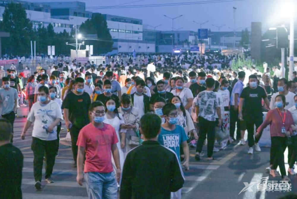 苹果供应链内幕揭秘：库克二十年斥资数十亿美元打造，没了中国制造真不行