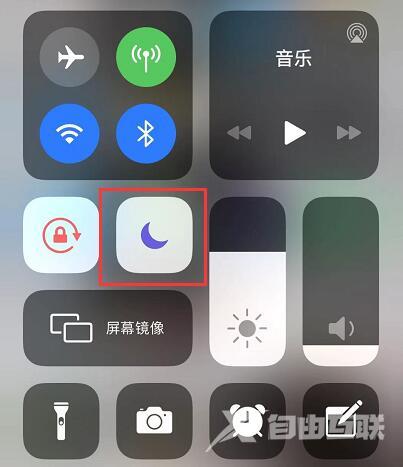 iPhone 11 无线充电会自动断开怎么办？