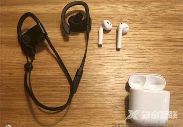 苹果AirPods对比Powerbeats3耳机有什么区别?